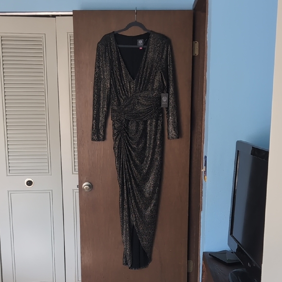 Vince Camuto Dresses & Skirts - Vince Camuto Black and Gold Long Sleeve Dress